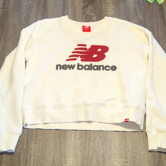 New Balance Women's Sweatshirt Size Small - Picture 4 of 4
